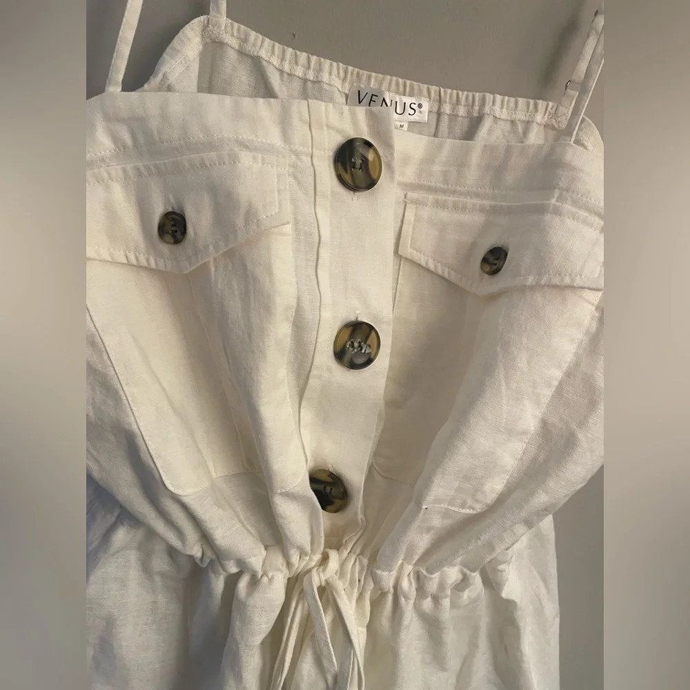 White sleeveless top with adjustable waist and button detailing from Venus - Picture 3 of 7